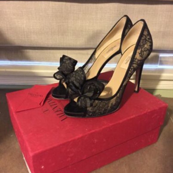 Valentino, black lace D'Orsay, open toe with bow; size 38, 4.5 inch heel. - Picture 3 of 7